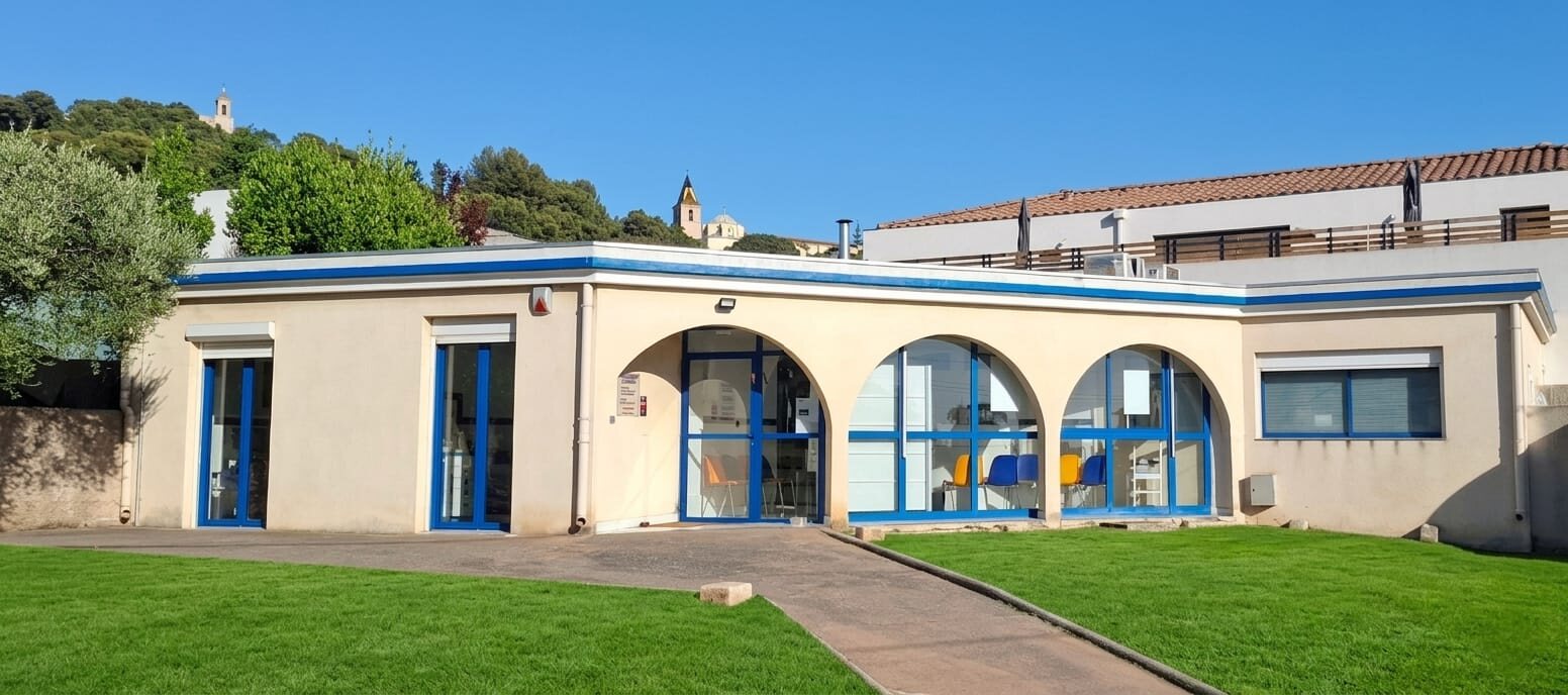 Façade extérieure de la clinique